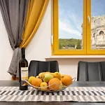 Artistic Luxury Flat With Colosseum View