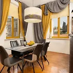 Artistic Luxury Flat With Colosseum View